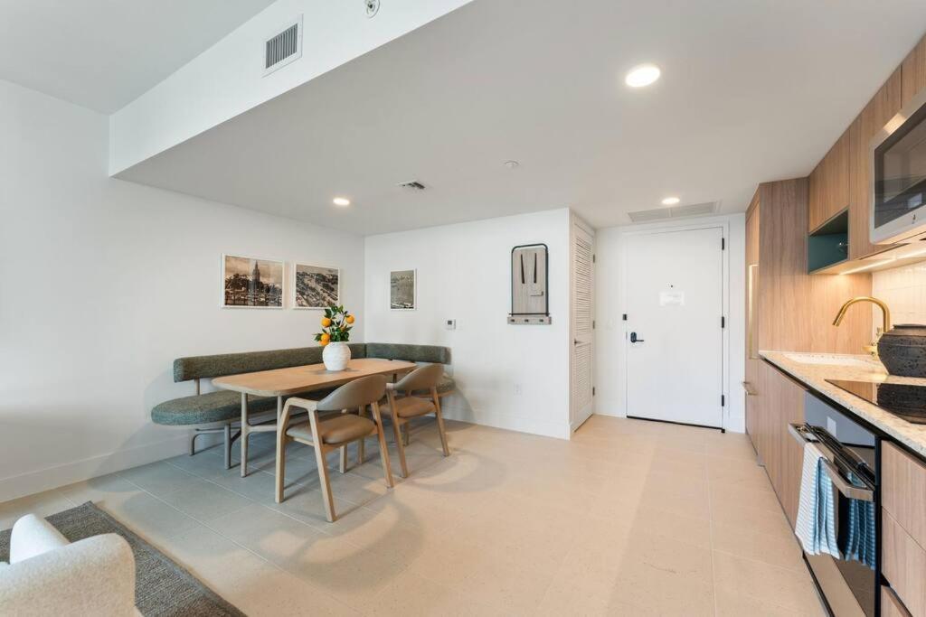601 Residences High Floor 1br Downtown *